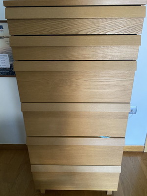 Wooden chest of drawers like new with 6 deep drawers