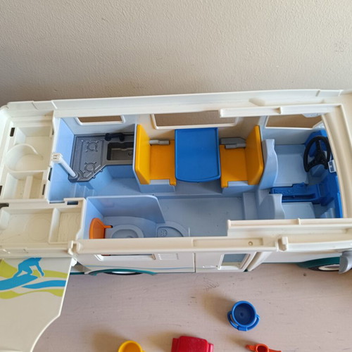 Playmobil camper and dinosaur used