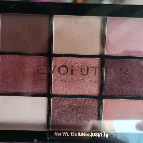 Makeup Revolution eyeshadow palette used with glass damage
