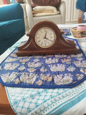 Analog tabletop clock like new with plastic construction