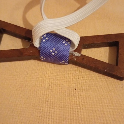 Wooden bow tie new in excellent condition