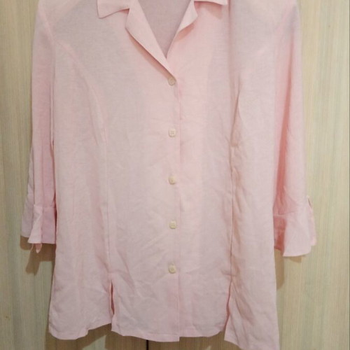 Women's pastel pink shirt like new with bell sleeves and ruffles