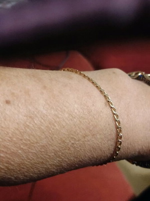 Gold hand chain 14 carat like new