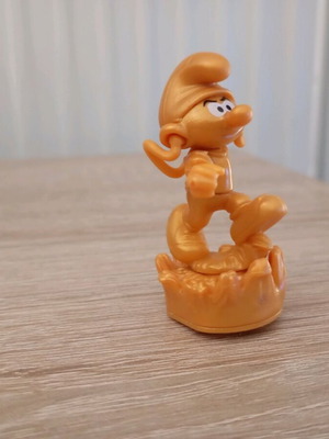 Φιγούρα χρυσό στρουμφάκι Kinder