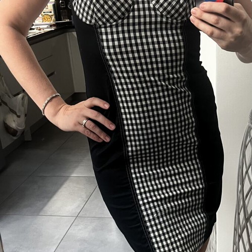 Dress like new with nice bust, black and white