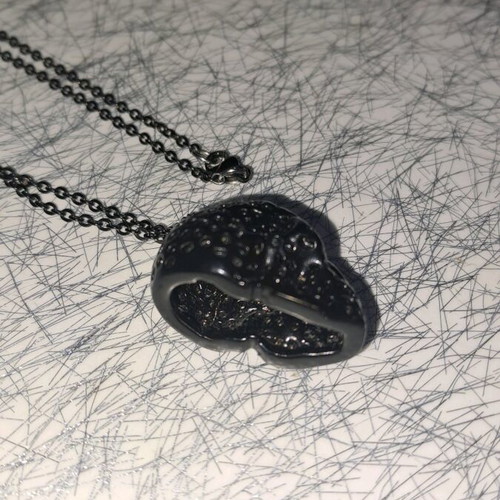Black necklace with pendant skull like new