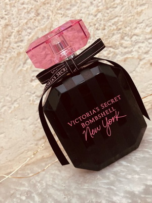 Victoria’s Secret Bombshell New York Eau de Parfum Spray