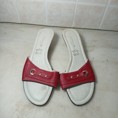 Vintage women's mules Y2K style with low kitten heel, like new