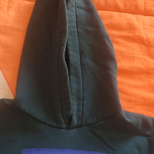 Boy's sweatshirt 6 years like new, with hood and pockets green