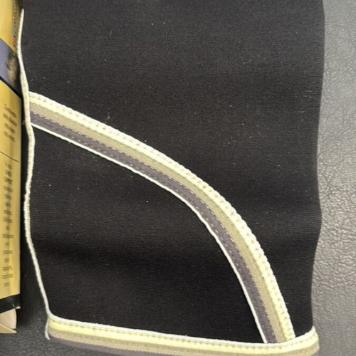 Neoprene knee support new, size small for knee