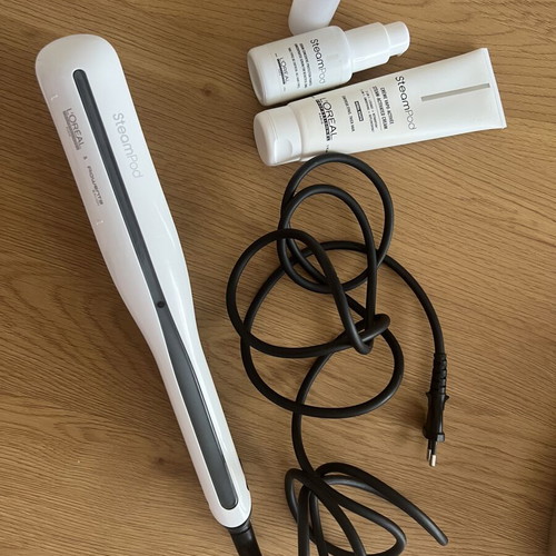 L’Oréal Professionnel SteamPod 4 like new with original care products