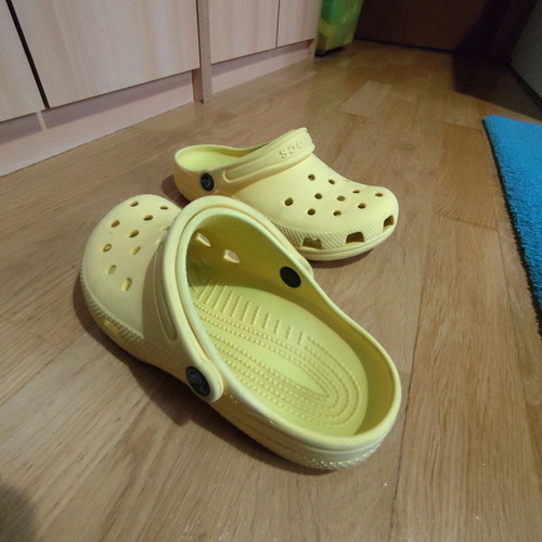 Crocs unisex shoes used, sizes 37-38, yellow