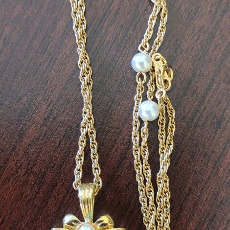 Vintage Avon Romantic cameo necklace set with faux pearl and earrings new