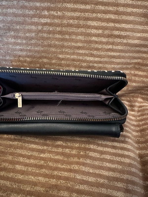Verde wallet slightly used