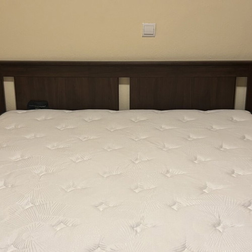 IKEA Double Bed 160x200 with SERTA Adoring Night Mattress like new