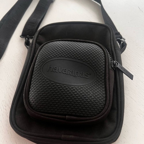 Havaianas black crossbody bag like new with two compartments