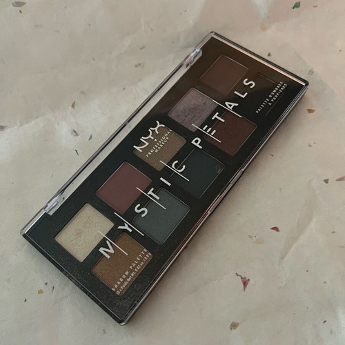 NYX Mystic Petals palette like new
