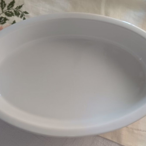 Oval White Ovenproof Serving Dish porcelain ceramic like new