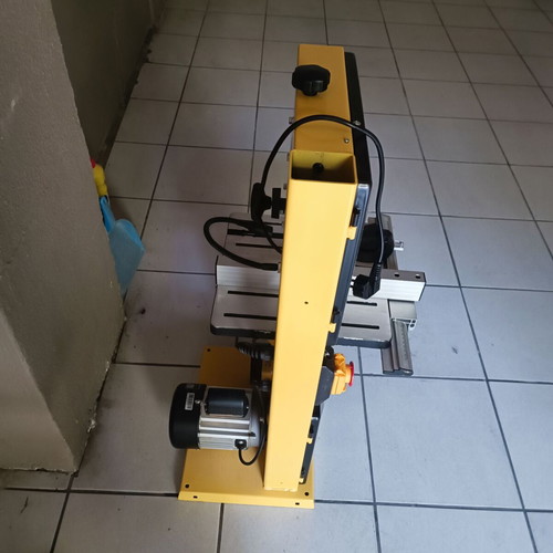 Boston 550W bandsaw like new, barely used