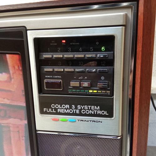 Sony Trinitron KV-2032 retro cabinet TV used, 1980s