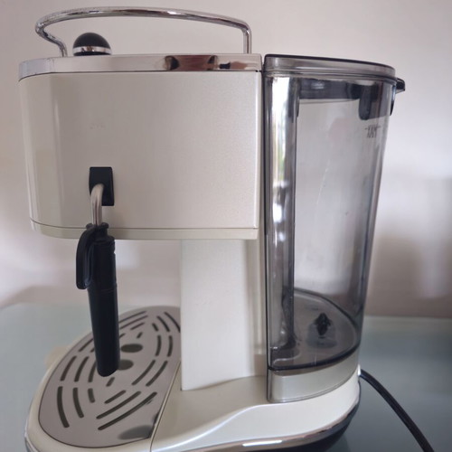 De'Longhi Icona ECO311.W Espresso Machine like new, 15 Bar, white