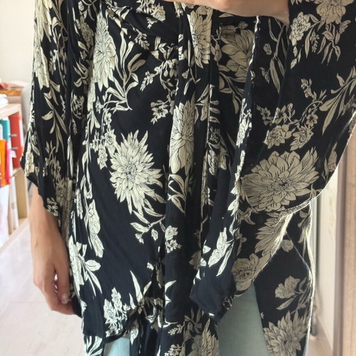Amuse Society kimono like new, size S, black and beige