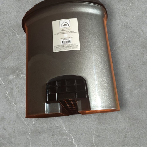 Trash bin plastic 7 liters new, bathroom