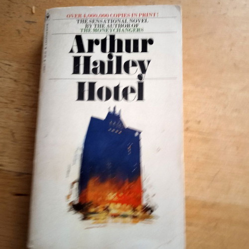 Hotel by Arthur Hailey paperback used, vintage 1978 edition