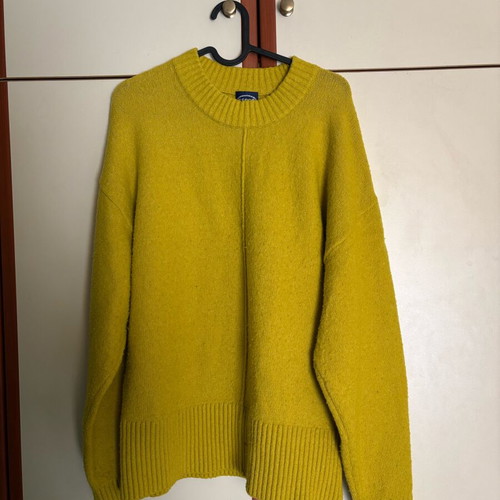 Knit sweater like new in yellow, size XL, brand scoop