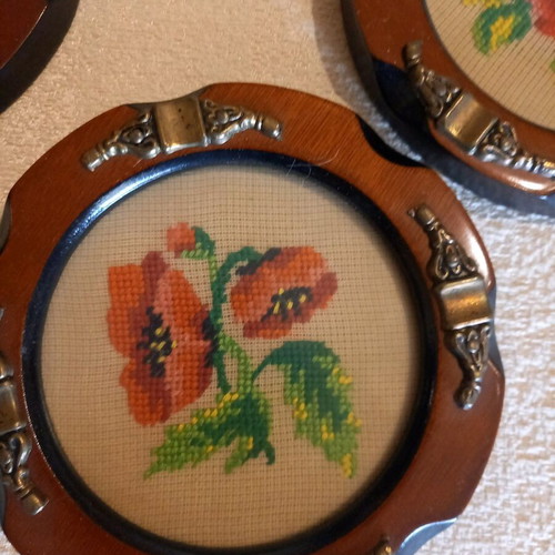 Set of 4 vintage decorative ashtrays with handmade embroidery