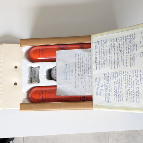 Portable vintage oxygen therapy device new, with leather case