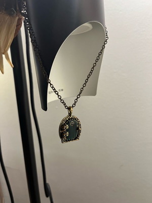 The Hobbit Door Necklace like new, green and gold