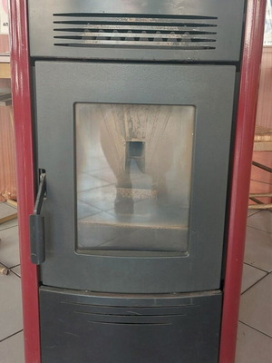 Pellet stove like new with ash vacuum cleaner