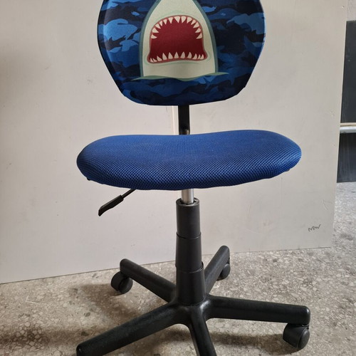 Children's office chair used, excellent condition