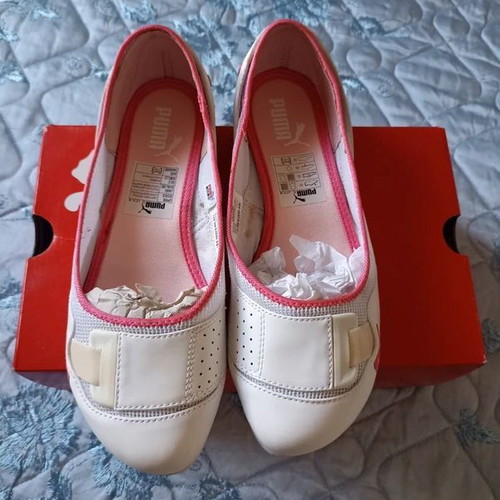 Puma women's athletic ballet flats like new, size 39, white pink