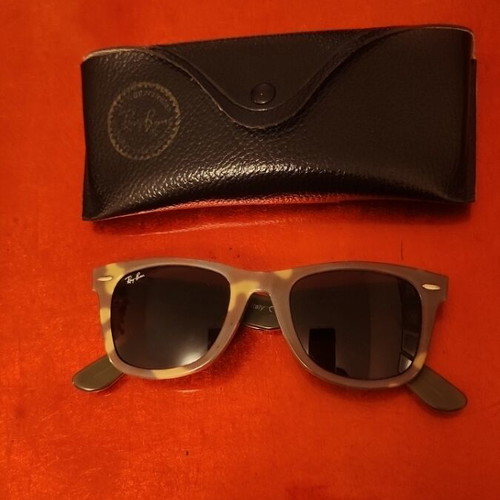 Ray-Ban Wayfarer Rare Prints sunglasses like new, multicolor