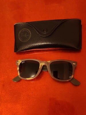 Ray-Ban Wayfarer Rare Prints sunglasses like new, multicolor