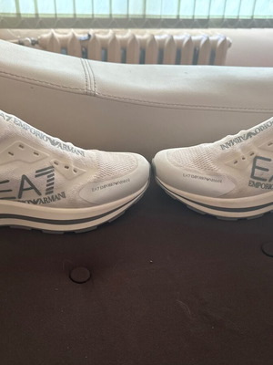 Emotion Armani EA7 shoes like new, size 44.5, white elegant