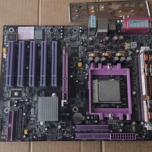 Soltek SL-K8AN2-GR motherboard with AMD Sempron 64 2800+ CPU, fan, and RAM like new
