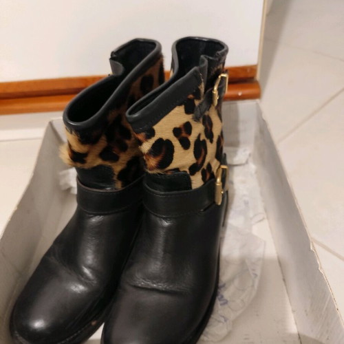 Leather short boots tiger print like new, size 39, black and brown