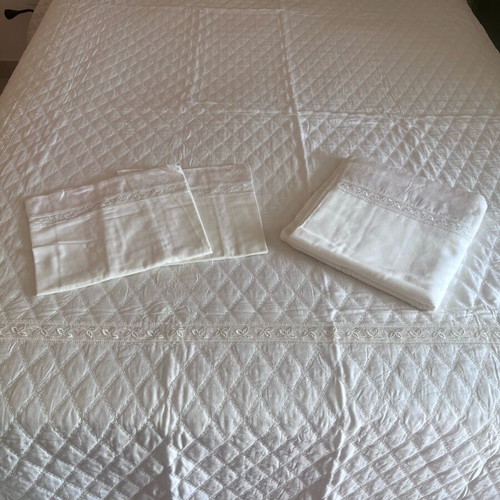 Bridal bed set like new, Crealba