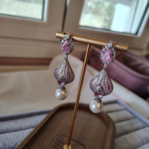 Earrings with zircon and pearls used, pink and silver