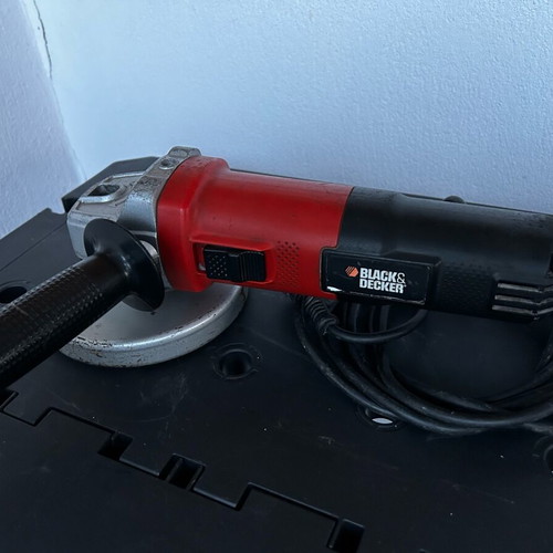 Black and Decker φ125 750w angle grinder used