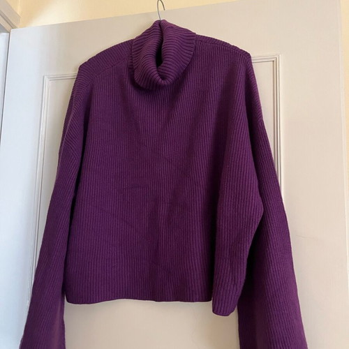 Light wool set like new, purple