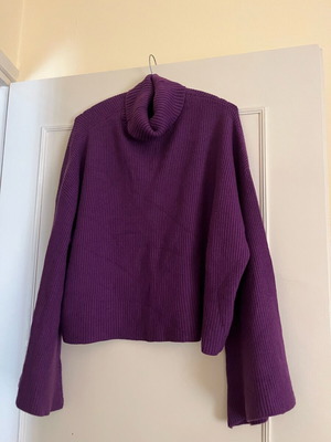 Light wool set like new, purple