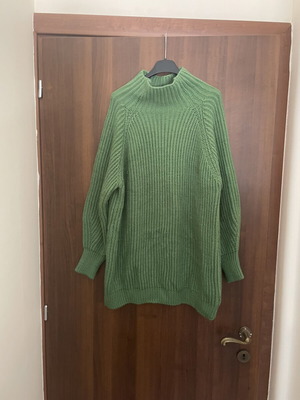 Women's Long Knit Sweater like new, green, turtleneck