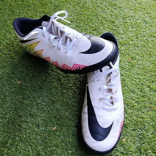 Nike football shoes size 43 like new, white