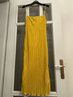 Μάξι/μίντι φόρεμα slip dress μεταχειρισμένο, κίτρινο μουσταρδί με πιέτες