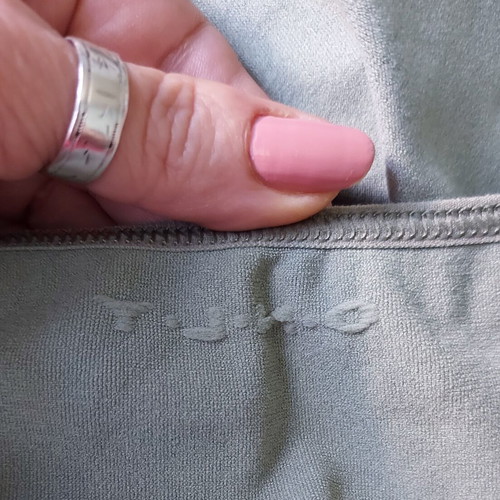 Only seamless branded top with shaping bra effect like new, pistachio