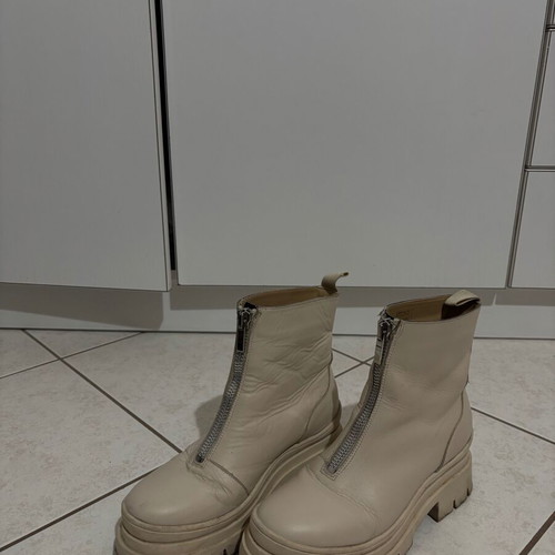 Leather beige ankle boots used, size 37, suitable for snow